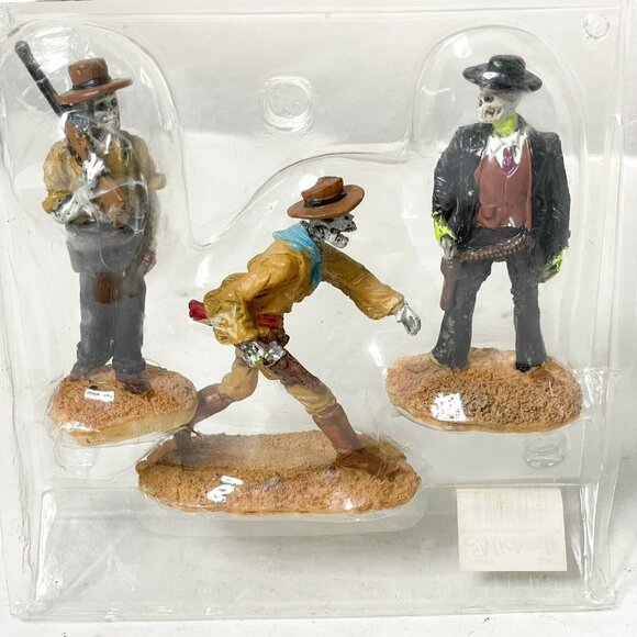 2008 Lemax Spooky Town Ready For Action Halloween Resin Figure #82533 Figurines - Picture 2 of 7